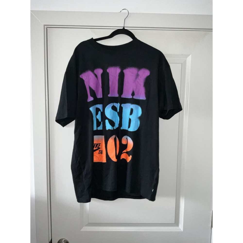 Brand New Mens Nike SB Stencil T-shirt Black Size Large Loose Fit